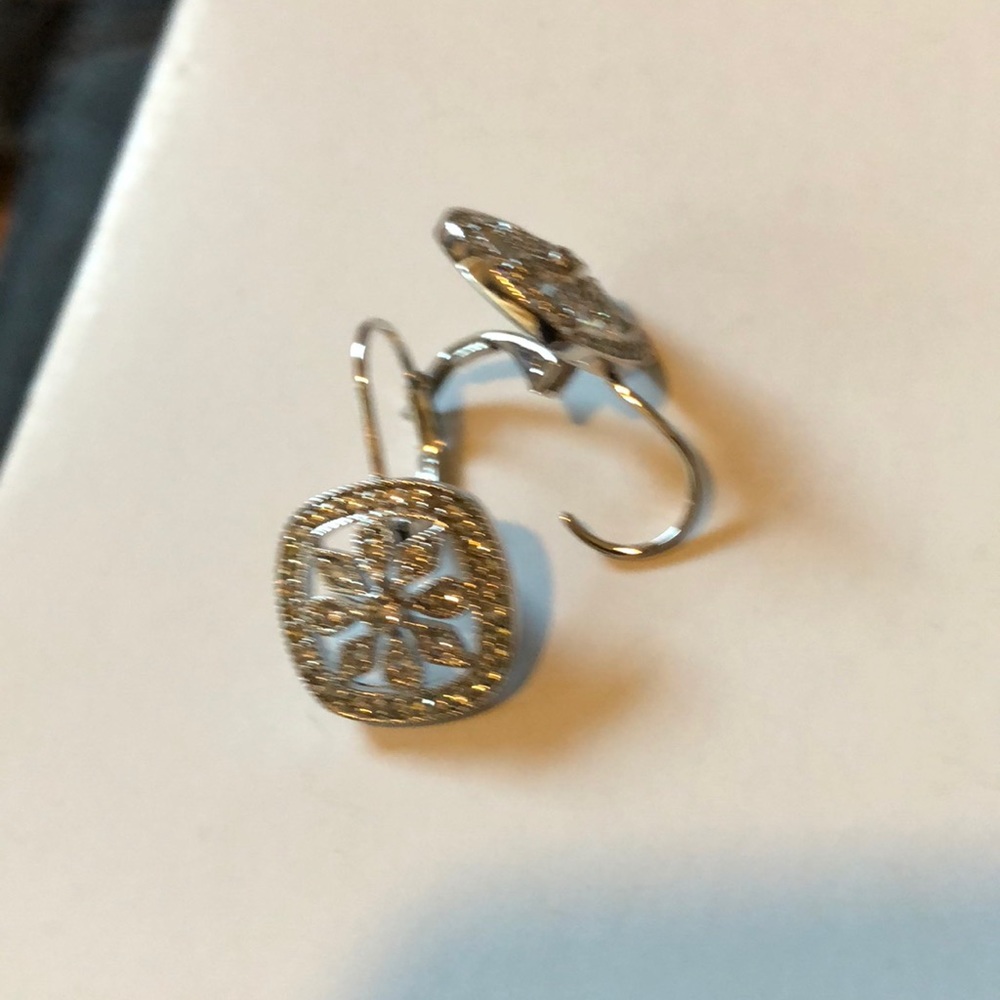 Elegant. Sterling and Swarovski Crystal Earrings.